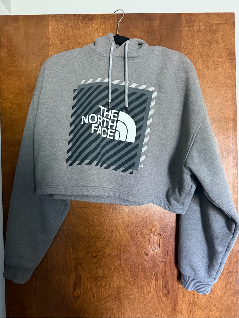North Face Cropped Hoodie - Picture 2 of 5